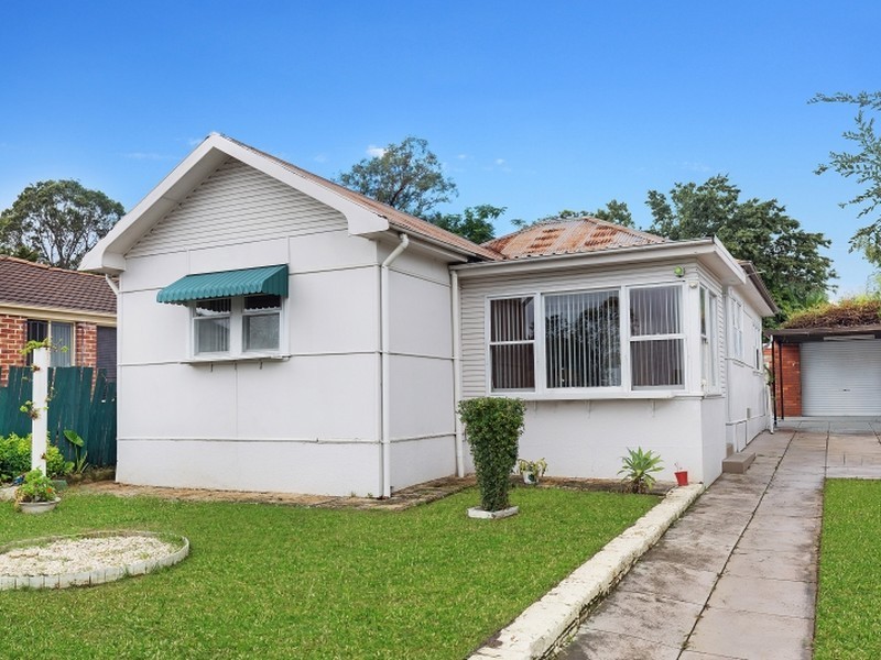 30 Oxley Street, Campbelltown NSW 2560