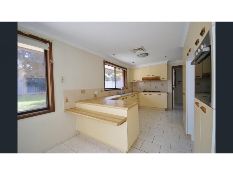 5 Canna Place, St Andrews NSW 2566