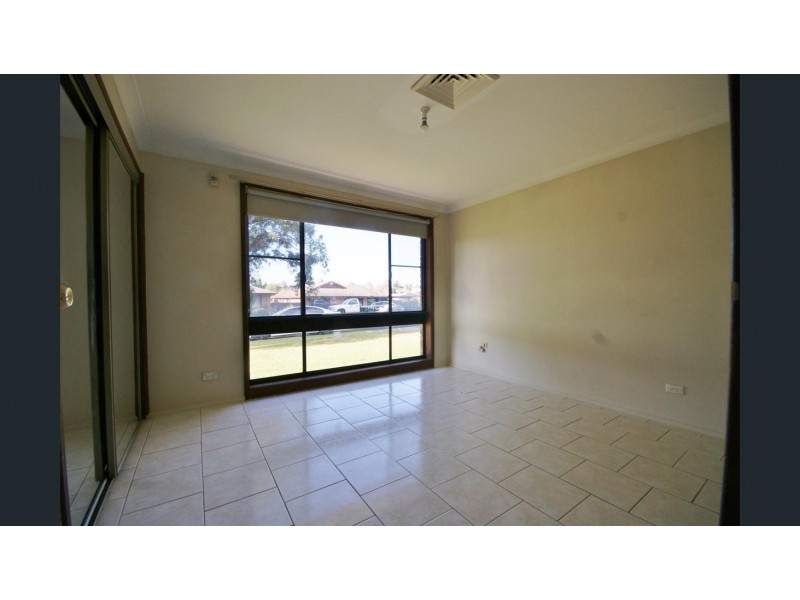 5 Canna Place, St Andrews NSW 2566