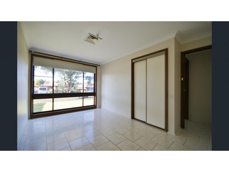5 Canna Place, St Andrews NSW 2566