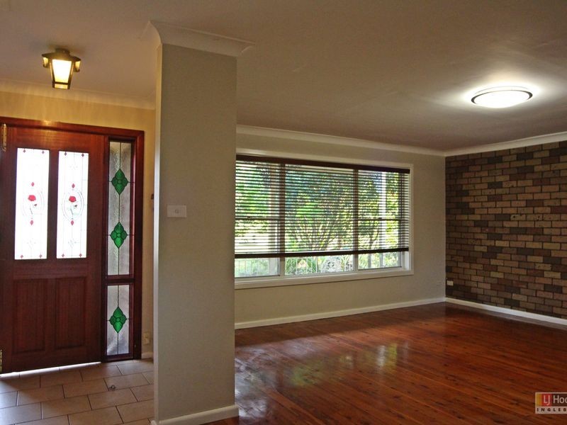 22 Fergusson St, Glenfield NSW 2167