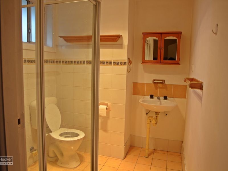 22 Fergusson St, Glenfield NSW 2167