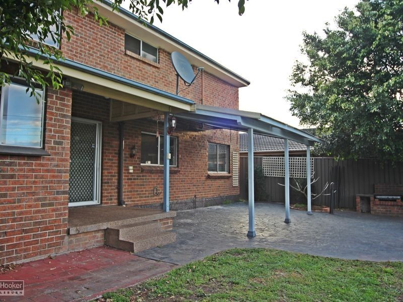 22 Fergusson St, Glenfield NSW 2167