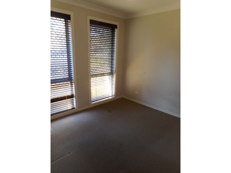 6 Perisher Circuit, Minto NSW 2566