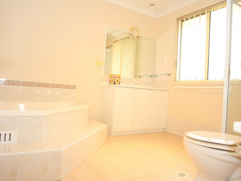 5 William Campbell Ave, Harrington Park NSW 2567