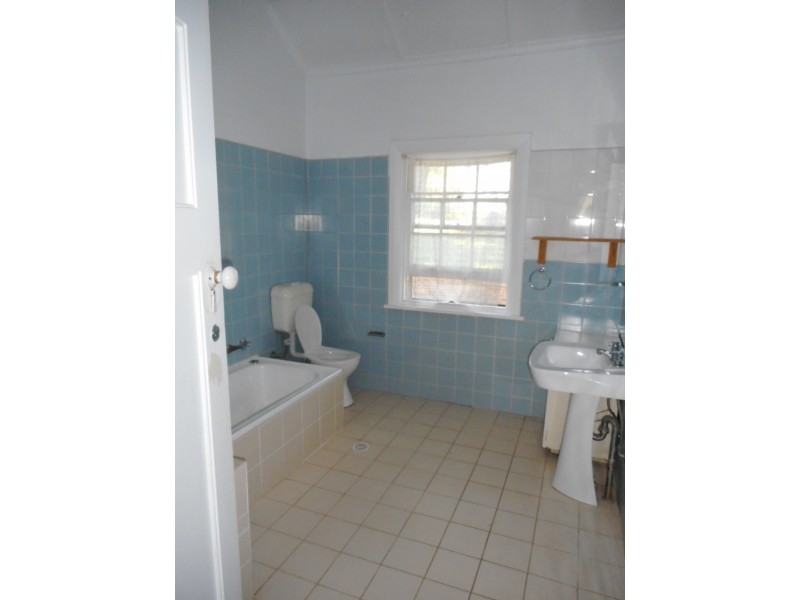 30 Denham Court Road, Denham Court NSW 2565