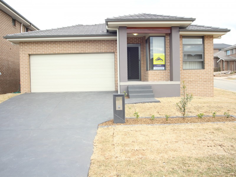 25 Rolla Road, Glenfield NSW 2167