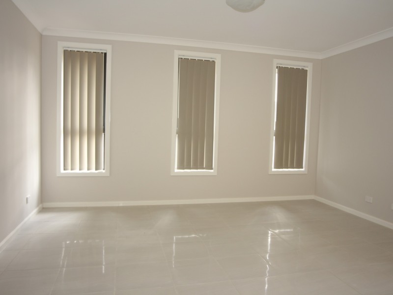25 Rolla Road, Glenfield NSW 2167