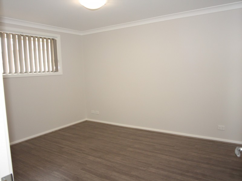 25 Rolla Road, Glenfield NSW 2167