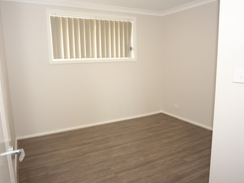 25 Rolla Road, Glenfield NSW 2167