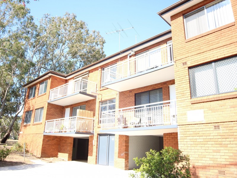 1/14 Railway Parade, Glenfield NSW 2167