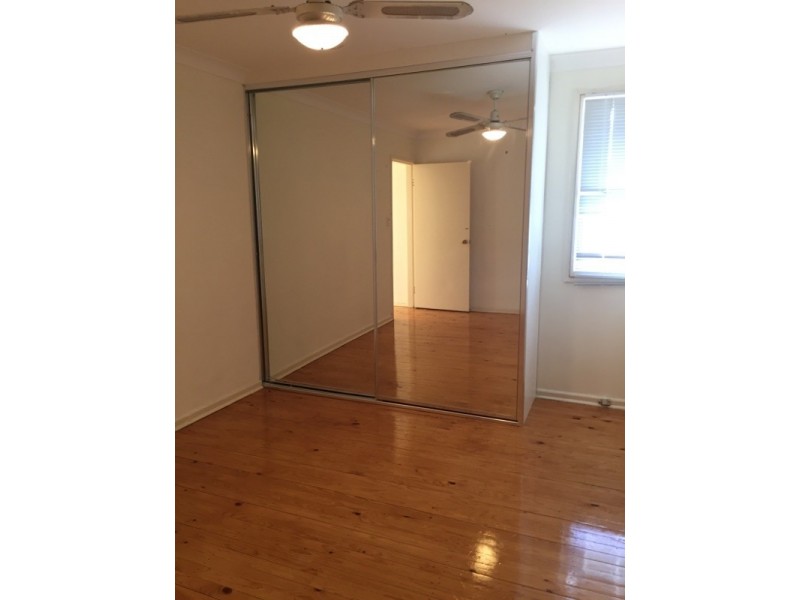 7 Hawthorne Pl, Macquarie Fields NSW 2564