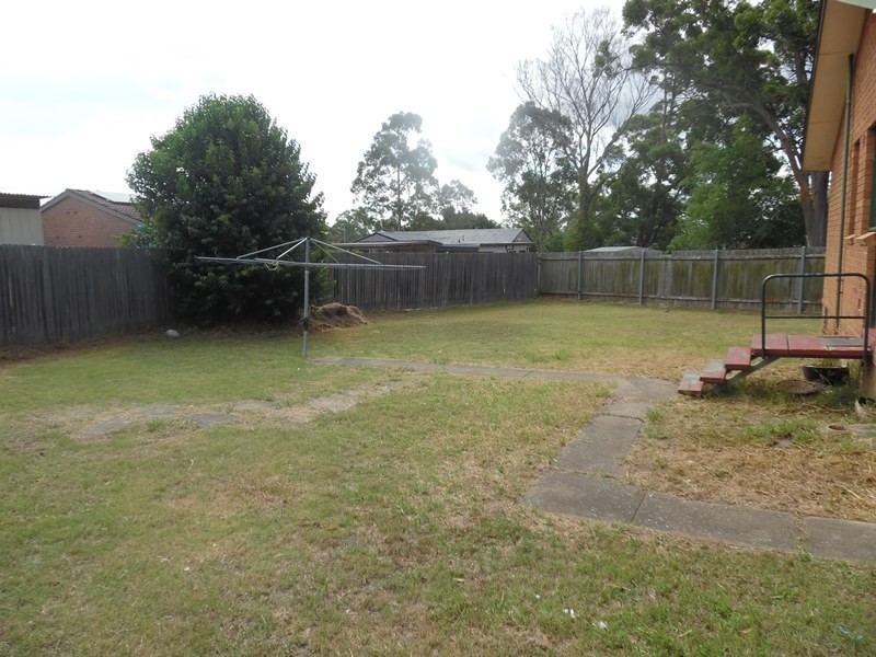 7 Hawthorne Pl, Macquarie Fields NSW 2564