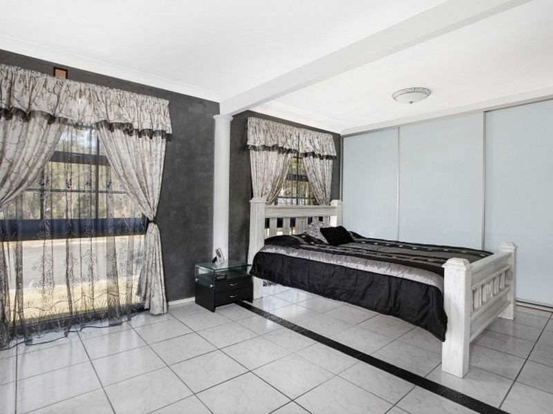 6 Bungonia Road, Leumeah NSW 2560