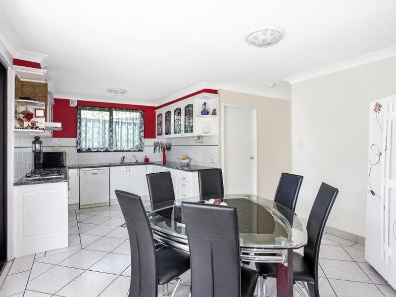 6 Bungonia Road, Leumeah NSW 2560