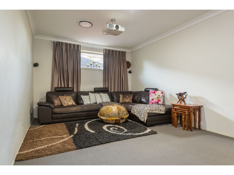 21 Petunia Place, Macquarie Fields NSW 2564