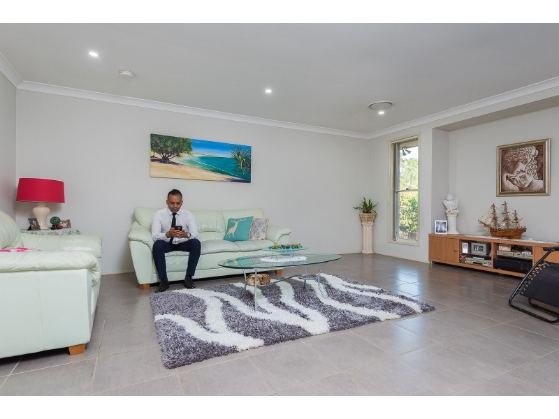21 Petunia Place, Macquarie Fields NSW 2564