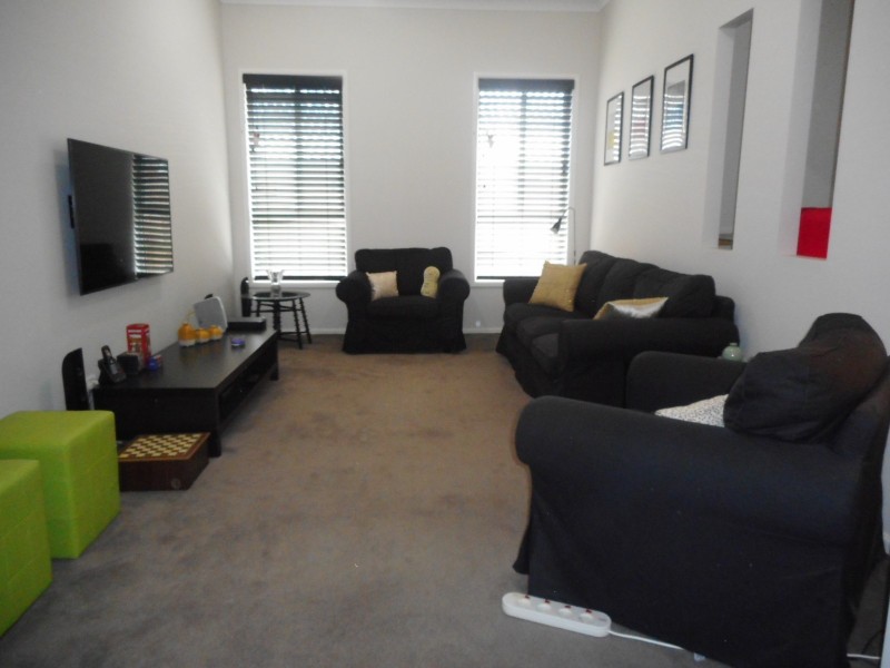 18 Glasshouse Boulevard, Minto NSW 2566