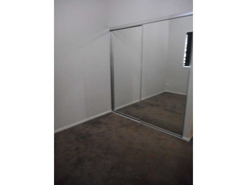 18 Glasshouse Boulevard, Minto NSW 2566