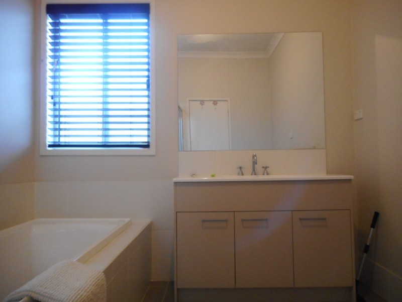 18 Glasshouse Boulevard, Minto NSW 2566