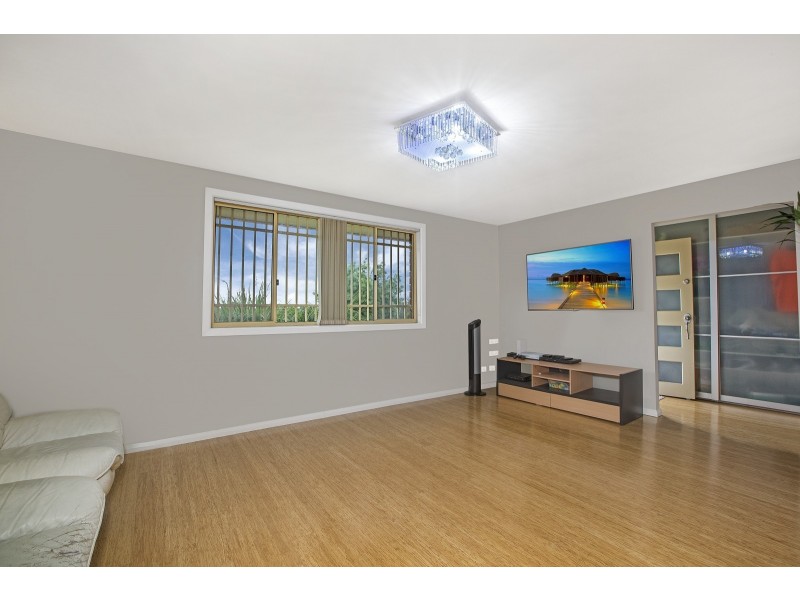 19 Salamaua Place, Glenfield NSW 2167