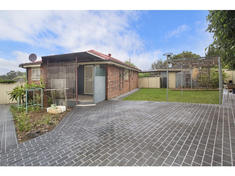19 Salamaua Place, Glenfield NSW 2167
