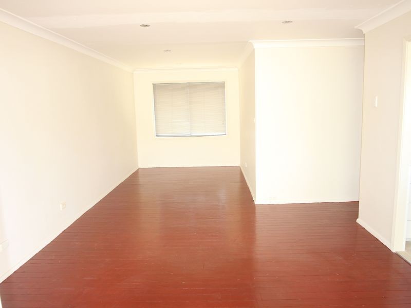 11/4 Dotterel Place, Ingleburn NSW 2565