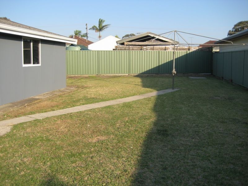 17 Fields Rd, Macquarie Fields NSW 2564