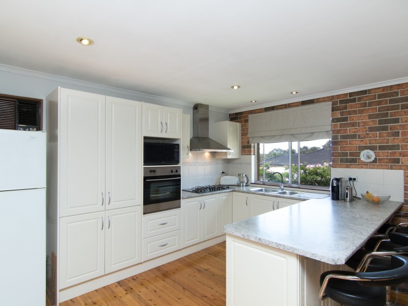 4 Salamaua Place, Glenfield NSW 2167