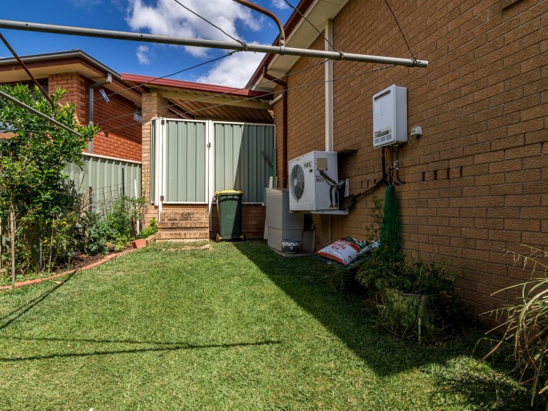 4 Salamaua Place, Glenfield NSW 2167