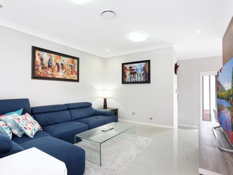 2/18 Railway Parade, Blacktown NSW 2148