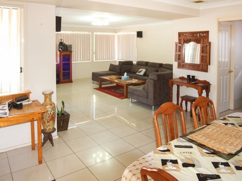 5 Richlands Pl, Prestons NSW 2170