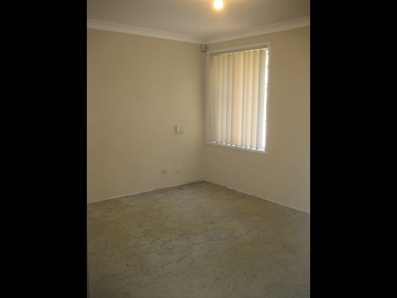 72 Townson Ave, Minto NSW 2566