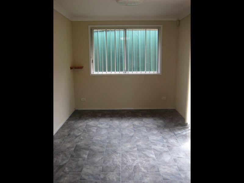 72 Townson Ave, Minto NSW 2566