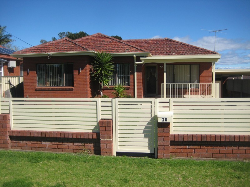 38 Parkland Avenue, Macquarie Fields NSW 2564