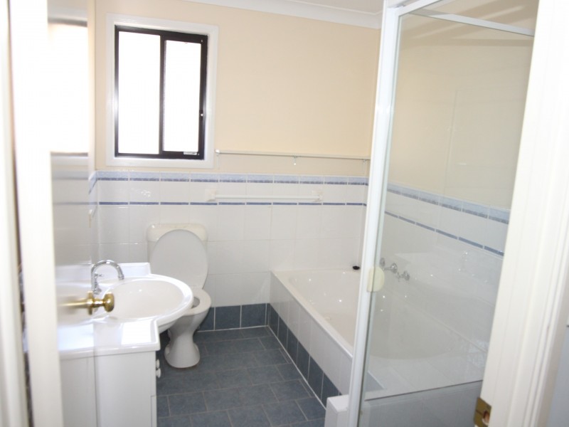 1 Macadamia Street, Prestons NSW 2170