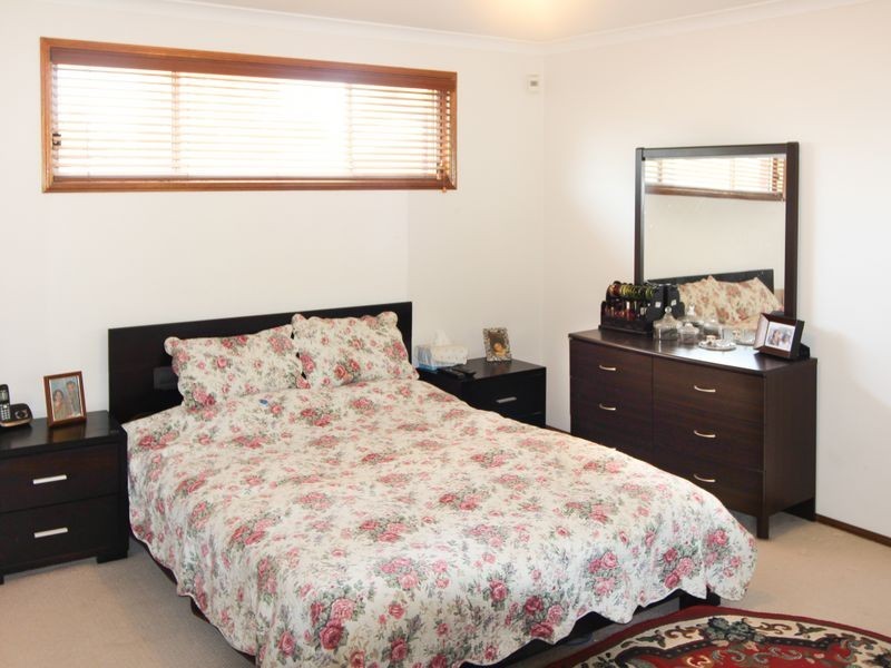 24B Macquarie Rd, Ingleburn NSW 2565