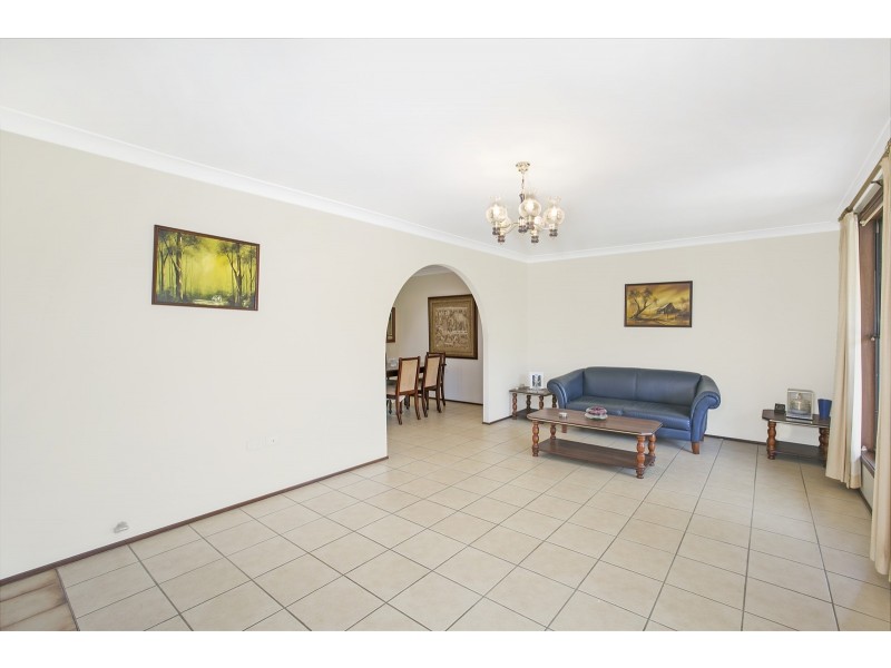 27 Aberfeldy Crescent, St Andrews NSW 2566