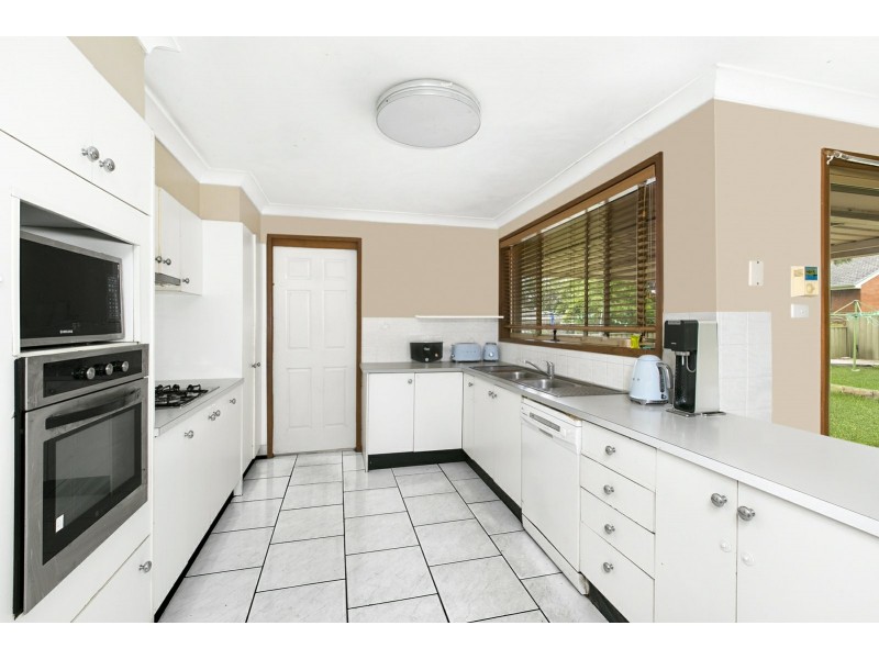 5 Peat Close, Eagle Vale NSW 2558