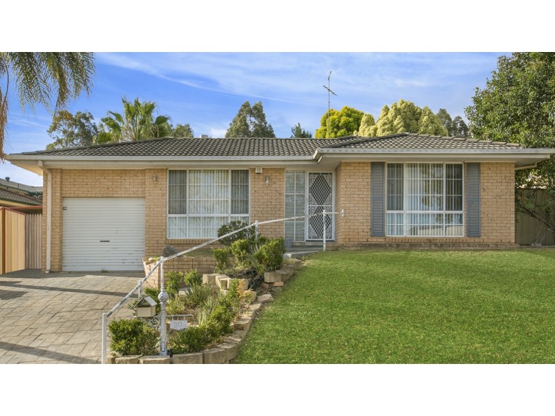 30 Downes Crescent, Currans Hill NSW 2567