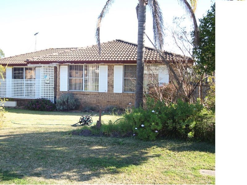 11 Chaperon Cres, Minto NSW 2566