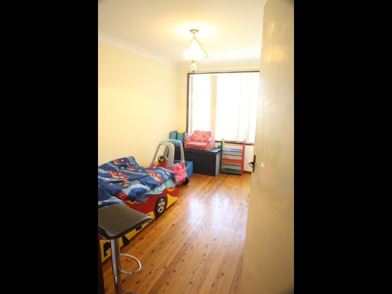 11 Chaperon Cres, Minto NSW 2566