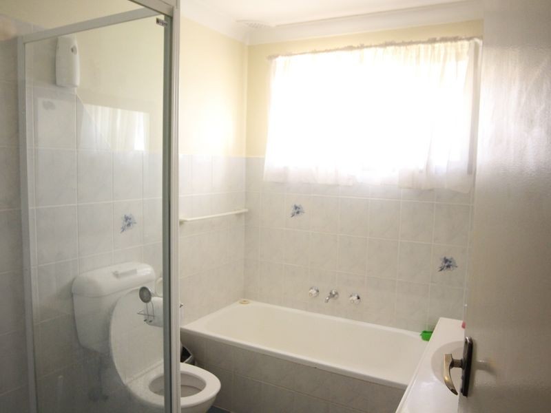11 Chaperon Cres, Minto NSW 2566