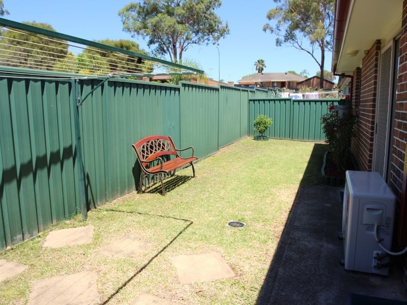 6/2 Westmoreland Rd, Minto NSW 2566