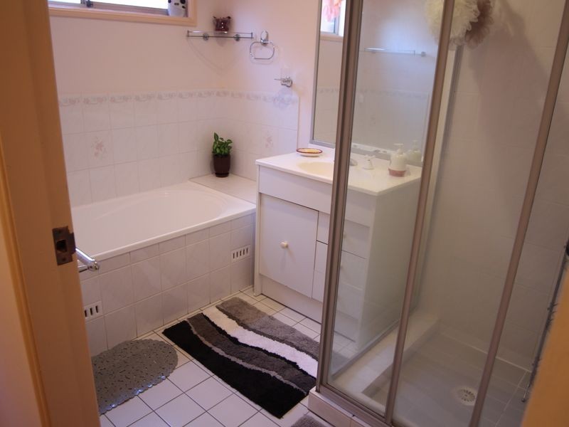 6/2 Westmoreland Rd, Minto NSW 2566