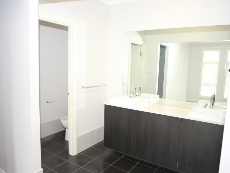 7 Milton Circuit, Oran Park NSW 2570