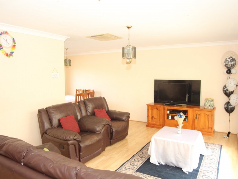 Villa 11/19 Lagonda Drive, Ingleburn NSW 2565
