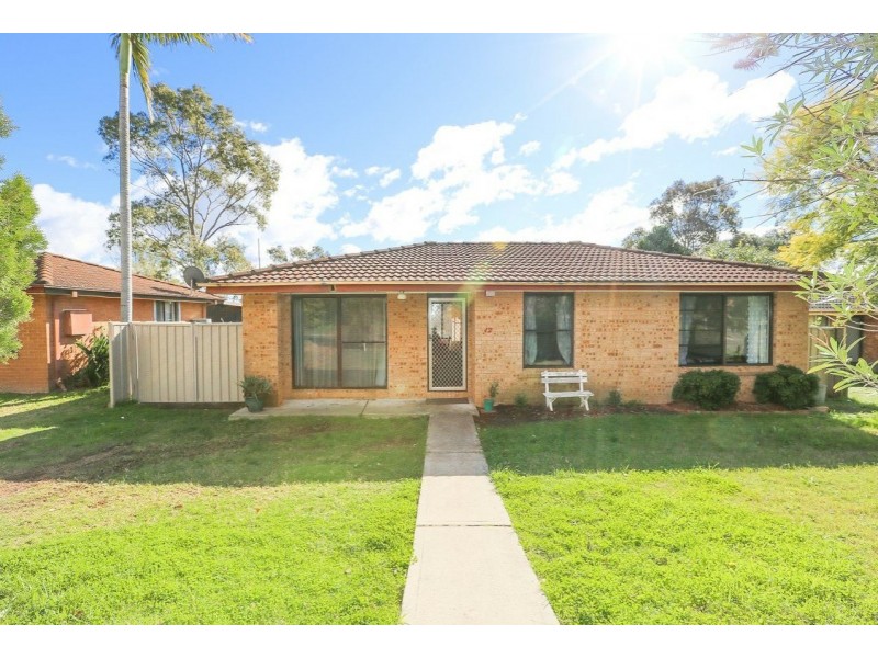 12 Plowman Road, Minto NSW 2566