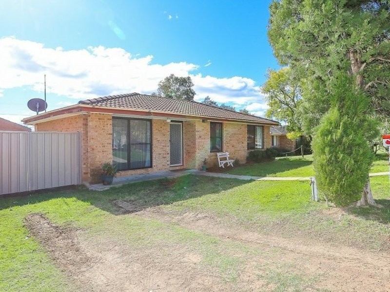 12 Plowman Road, Minto NSW 2566
