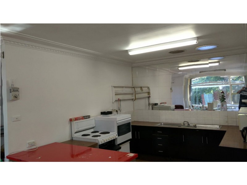 2 Sixth Avenue, Macquarie Fields NSW 2564